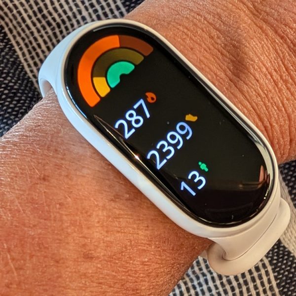 Test Xiaomi Smart Band 10 : un écran plus grand pour une endurance toujours aussi spectaculaire