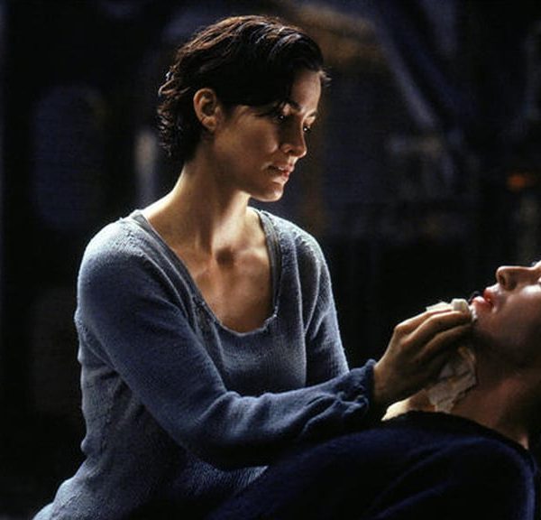 26 ans après la sortie de Matrix, certains n'ont toujours rien compris : cette connexion unique est le pilier fondateur de la saga !