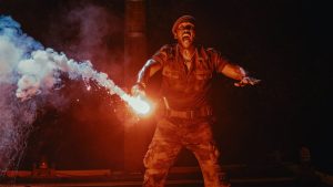 "Enlevez tout" Steven Spielberg n'est pas tellement ravi de cette scène dans Jurassic World