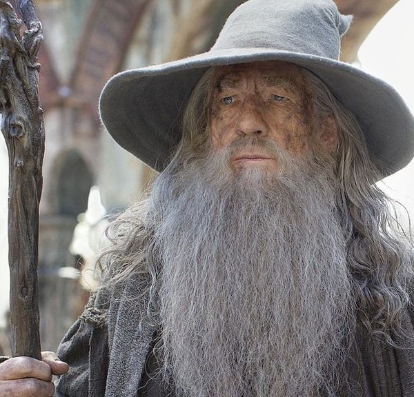 Le Seigneur des Anneaux : il est plus fort que Sauron ou même Gandalf ! Ce personnage iconique a ressuscité plus de 6 fois…