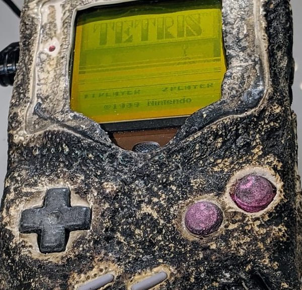 Cette Game Boy de Nintendo a survécu à la guerre ! Elle est devenue une vraie pièce de collection…