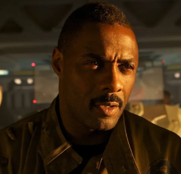 Il y a 9 ans, ce film d'action avec Idris Elba a disparu des cinémas à cause d'un attentat : Il cartonne maintenant sur Netflix