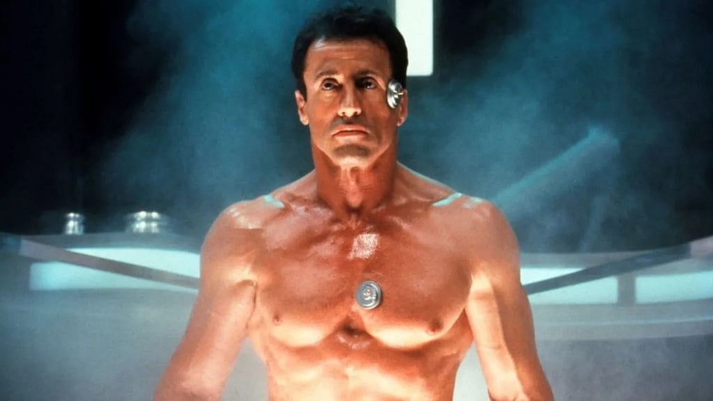 Cette star d'Hollywood apparait quelques secondes dans Demolition Man avec Sylvester Stallone et vous ne l'avez pas remarqué