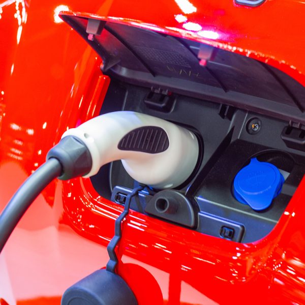 Une révolution s’annonce dans les voitures électriques, mais il va falloir être patient