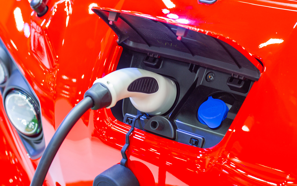 Une révolution s’annonce dans les voitures électriques, mais il va falloir être patient
