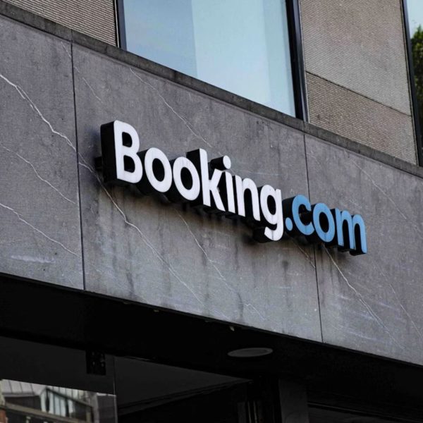 Booking sommée de modifier ses contrats conclus avec les hôteliers français, jugés « manifestement déséquilibrés »