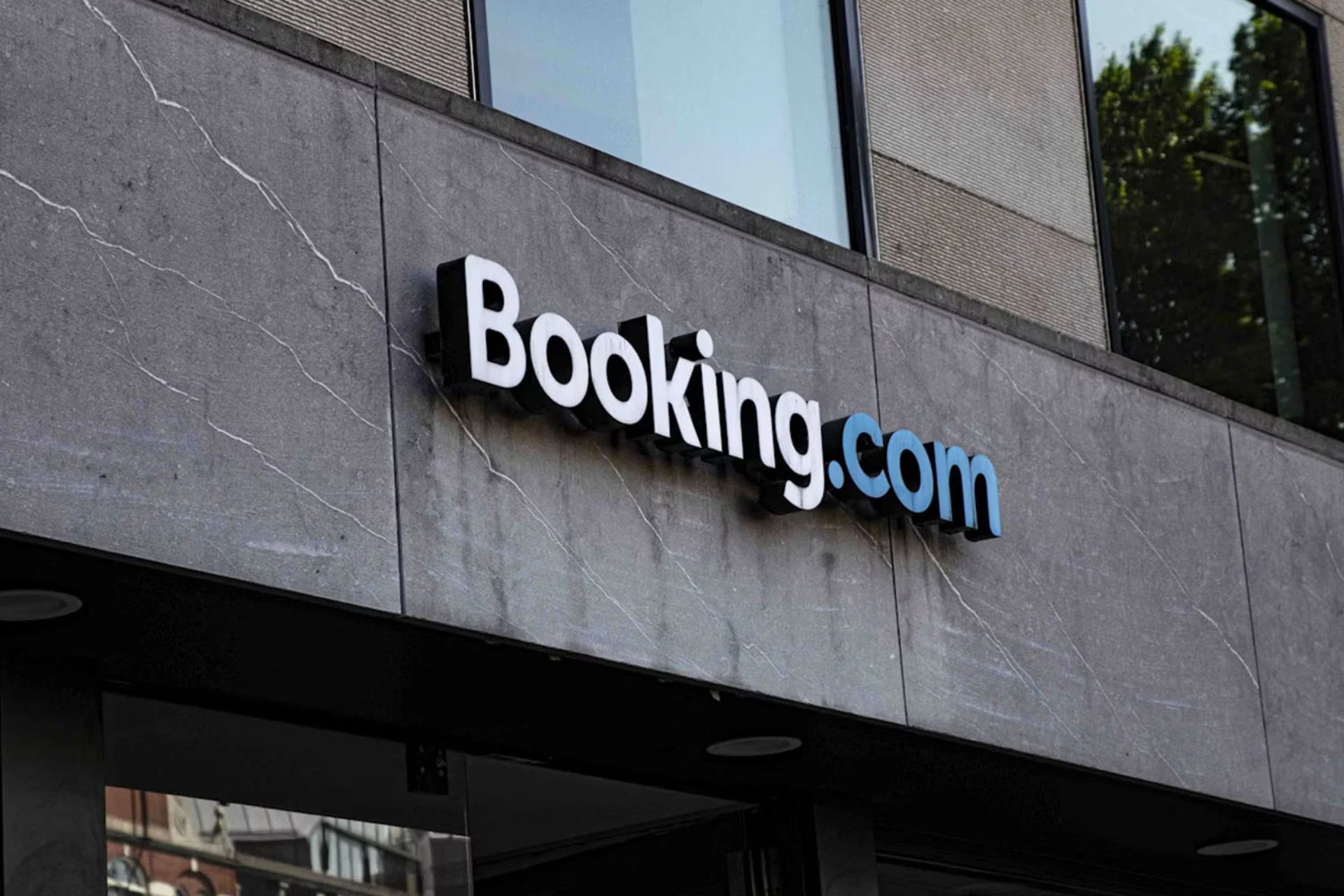 Booking sommée de modifier ses contrats conclus avec les hôteliers français, jugés « manifestement déséquilibrés »