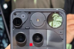 Prise en main du Nothing Phone (3) : design radical, dos interactif… il va matrixer la concurrence