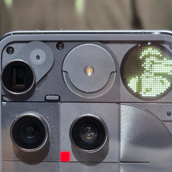 Prise en main du Nothing Phone (3) : design radical, dos interactif… il va matrixer la concurrence