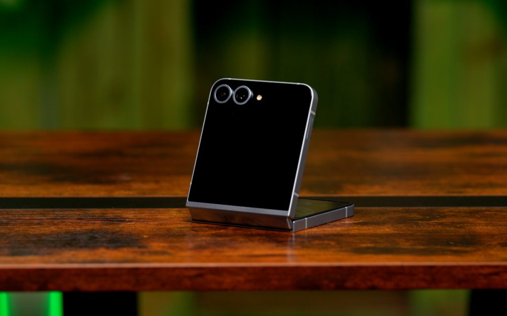 Vous vous demandez si votre coque de Z Flip 6 est encore utile ? Le Z Flip 7 FE a la réponse