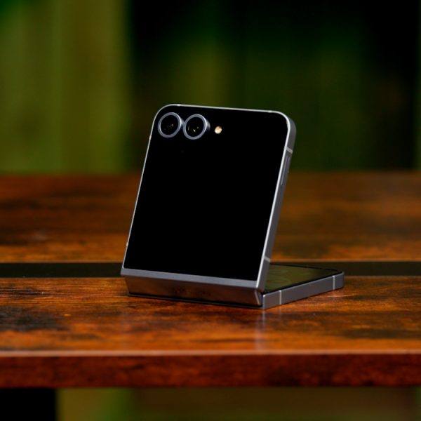 Vous vous demandez si votre coque de Z Flip 6 est encore utile ? Le Z Flip 7 FE a la réponse