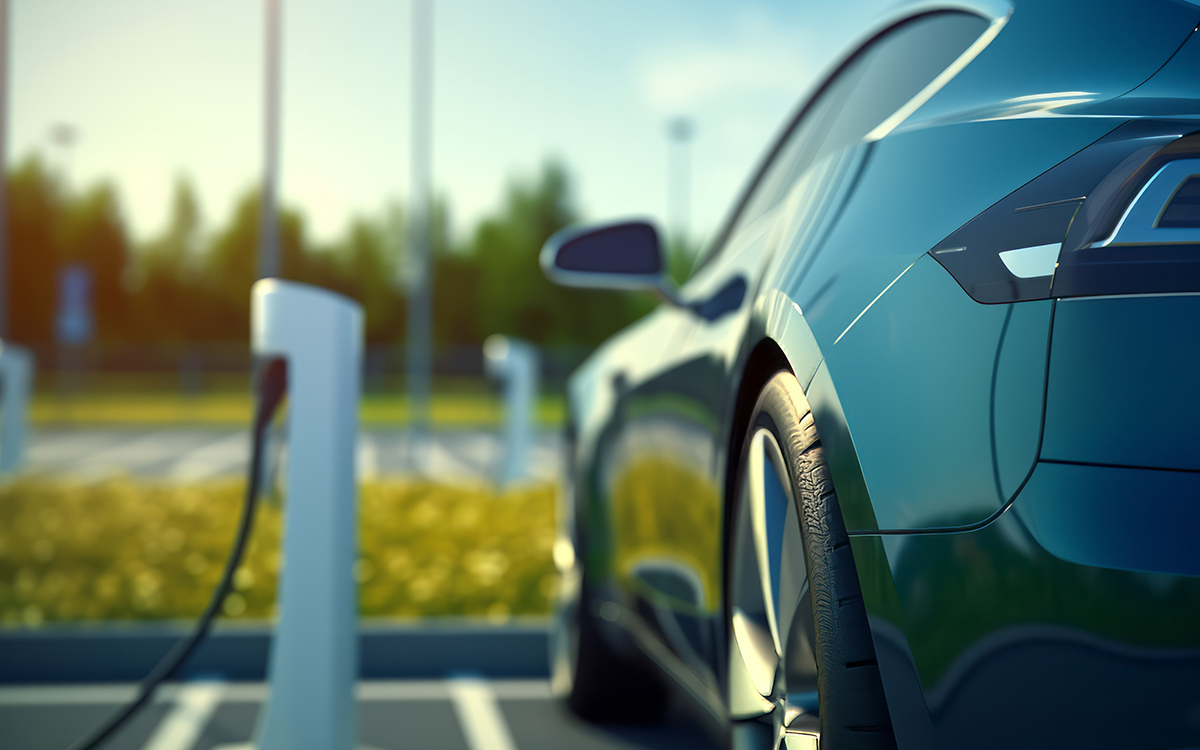 Les flottes de véhicules devront supprimer l’essence et le diesel plus vite que prévu, la date butoir se précise