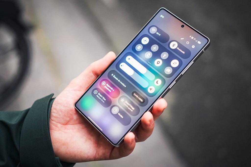 Galaxy S25 : One UI 8 (Android 16) prend du retard, il faudra patienter