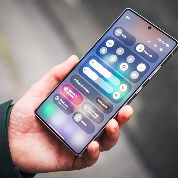 Galaxy S25 : One UI 8 (Android 16) prend du retard, il faudra patienter