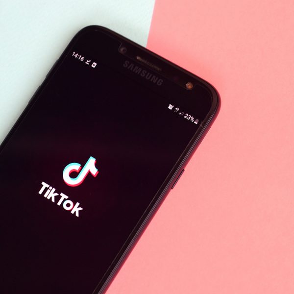 Risquer un cancer pour faire le buzz, cette nouvelle tendance sur les réseaux sociaux inquiète