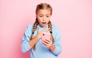 Google va vérifier l’âge des utilisateurs par IA pour bloquer des contenus aux mineurs