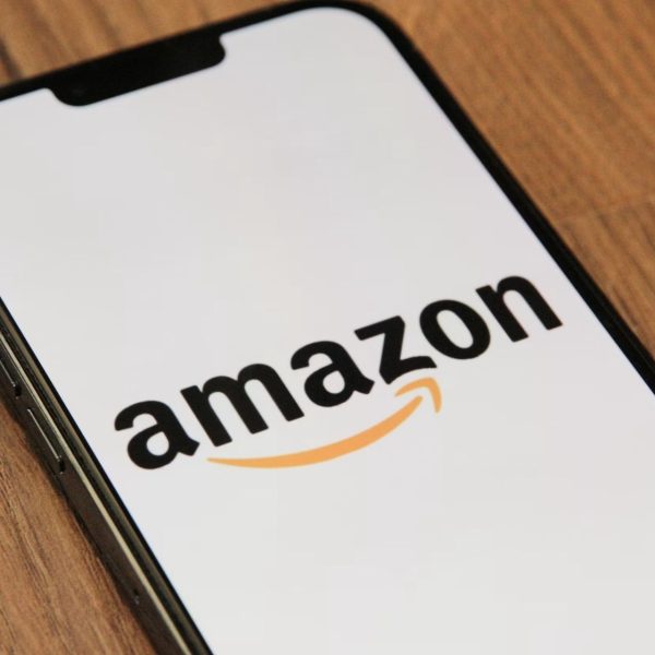 Vente de couteaux sur Internet : les sites de e-commerce ne devront pas contrôler l’âge, mais rappeler la loi