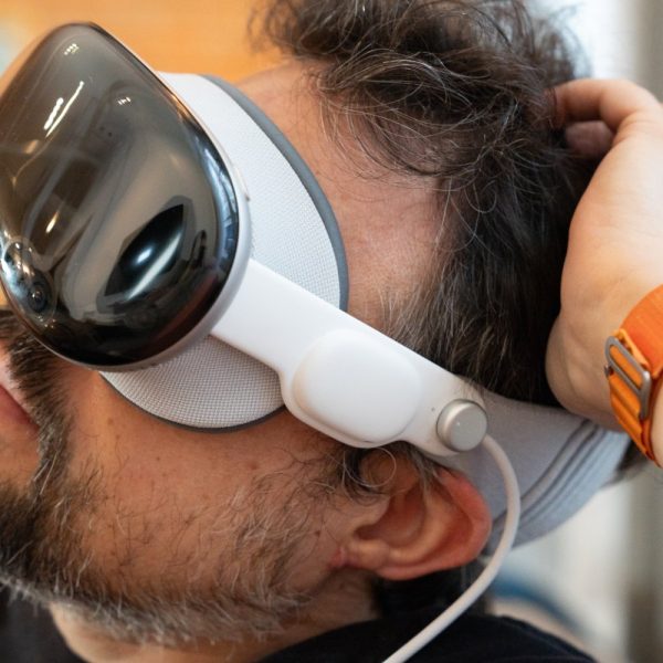 Malgré le flop du Vision Pro, Apple lancerait un nouveau casque de réalité mixte cette année
