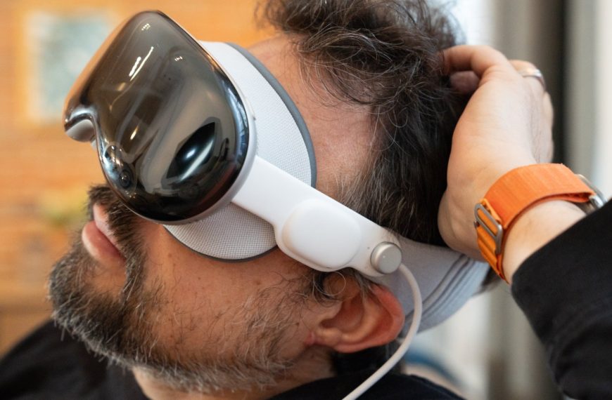 Malgré le flop du Vision Pro, Apple lancerait un nouveau casque de réalité mixte cette année
