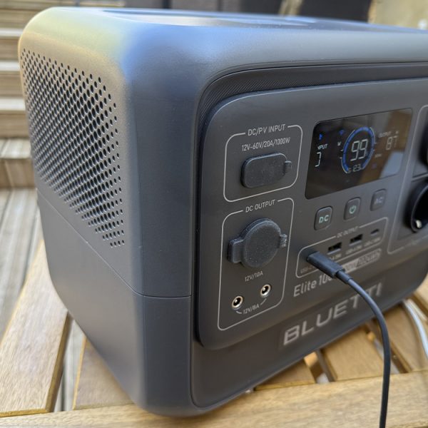 Test Bluetti Elite 100 V2 : la batterie nomade championne du rapport poids/puissance