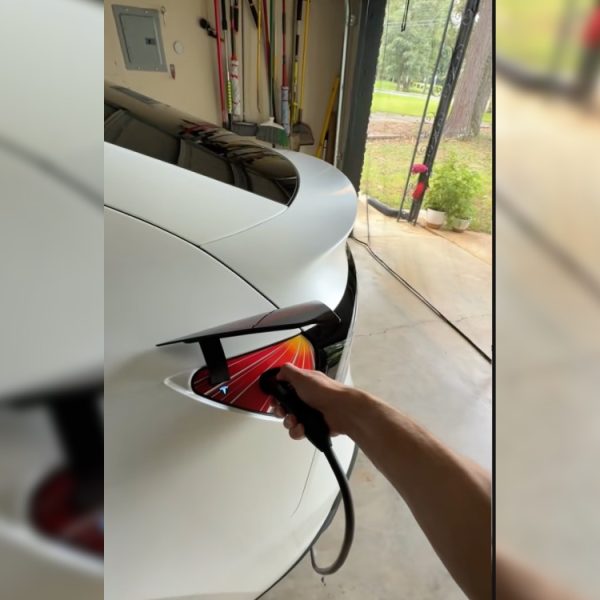 Votre Tesla cache une surprise colorée quand vous la rechargez, voici comment l’activer
