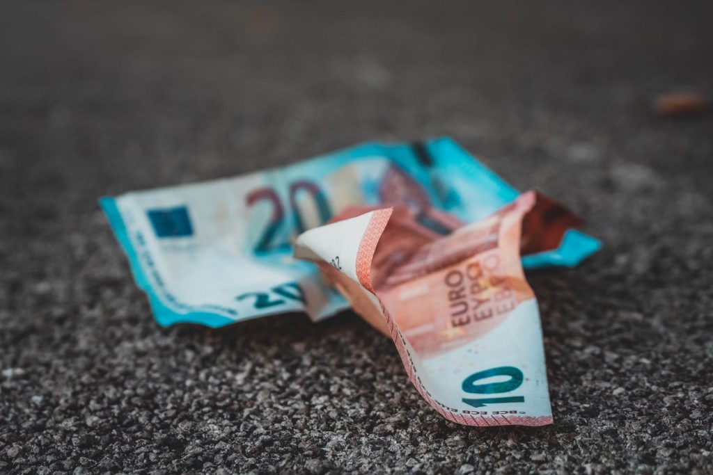 Faux billets sur Vinted : trois ados ont tenté de payer avec des contrefaçons en France