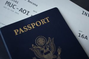 Fuite de données et vacances : les passeports piratés se vendent comme des petits pains sur le dark web