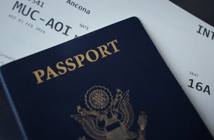 Fuite de données et vacances : les passeports piratés se vendent comme des petits pains sur le dark web