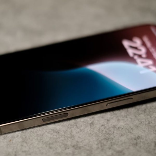 iPhone 17 Pro : Apple miserait bien sur un nouvel écran anti-rayures et antireflet