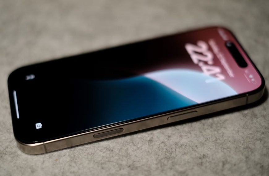 iPhone 17 Pro : Apple miserait bien sur un nouvel écran anti-rayures et antireflet