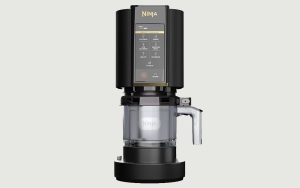 La machine à glace Ninja CREAMi Édition limitée F1 est à prix cassé avec 6 pots, c’est une affaire !