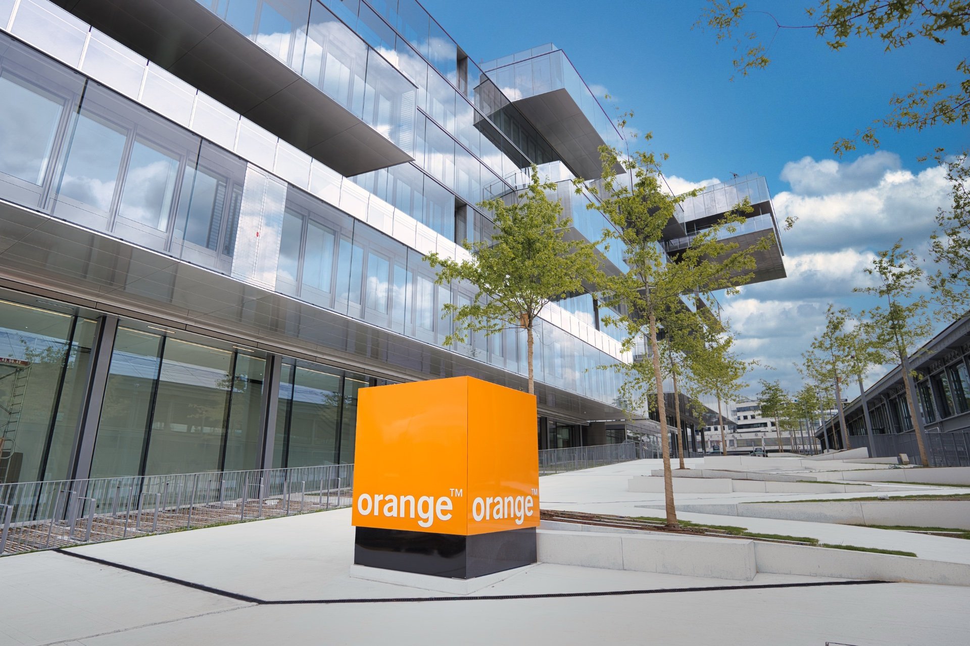 Cyberattaque chez Orange : l’opérateur porte plainte, remise en route des services prévue demain