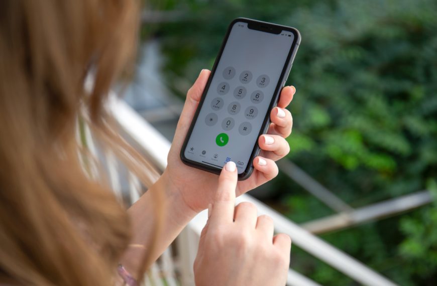 Il reçoit une facture téléphonique de 37 000 € après un séjour à l’étranger, voici comment éviter que ça vous arrive