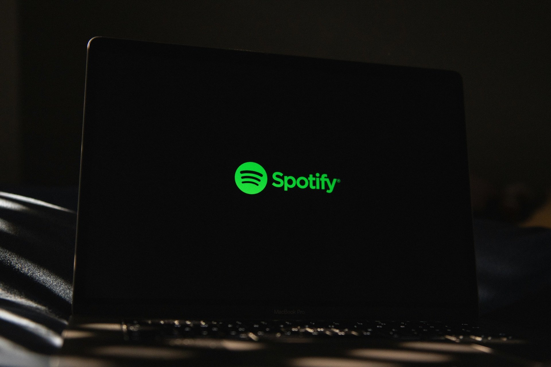 Des morceaux générés par IA attribués à des artistes morts sur Spotify