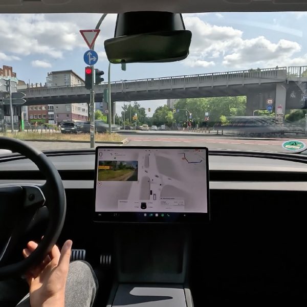 Tesla annonce une mise à jour majeure pour sa conduite autonome (FSD)
