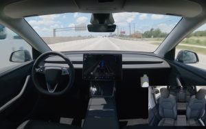Ivre, une Tesla neuve se livre toute seule chez son propriétaire pour la première fois