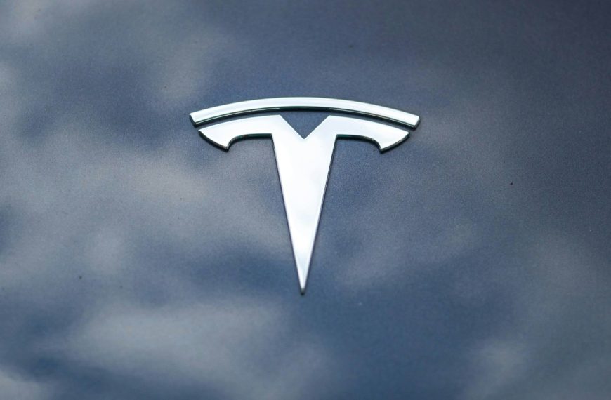 Elon Musk annonce un accord à 16,5 milliards avec Samsung pour doper les Tesla