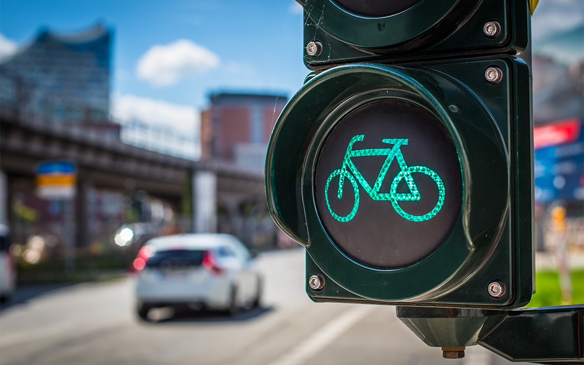 Va-t-on devoir passer un permis pour les vélos électriques ? C’est déjà en test quelque part