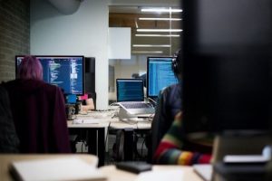 Les développeurs restent méfiants sur les résultats de l'IA