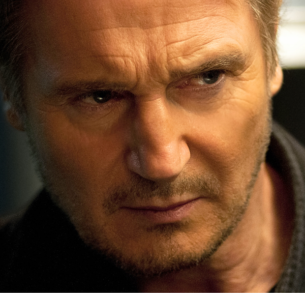 "Vous attendez quoi, put*** ?" Pour faire autoriser son film avec Pamela Anderson, Liam Neeson a eu des mots durs pour les responsables du studio