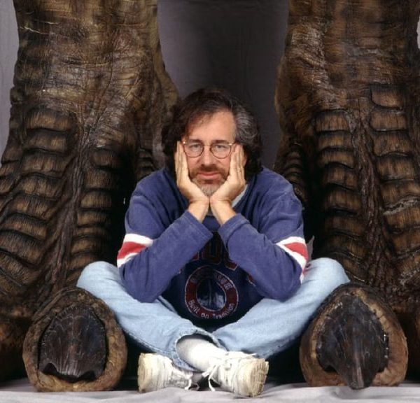 Steven Spielberg est un maître de la communication : le premier trailer de Jurassic Park ne montrait aucune image du film, mais il a cartonné…