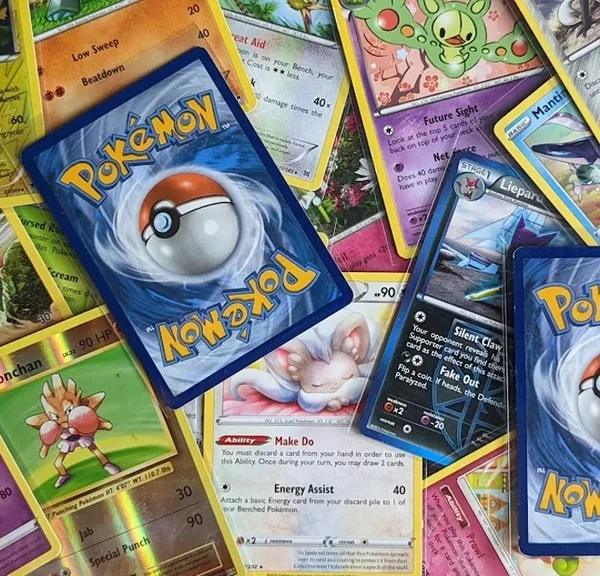 Un fan de Pokémon veut vendre ses cartes au marché aux puces et se rend compte qu'il a détruit plus de 600 cartes avec ce simple geste…