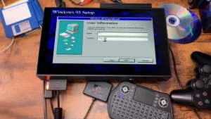 Il a installé Windows 95 sur cette PlayStation et a vu de ses propres yeux pourquoi c'est l'une des consoles les plus complexes de Sony !