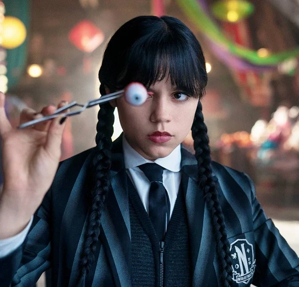 La saison 2 de Mercredi est un semi-échec pour Netflix : la chute est vertigineuse pour la série