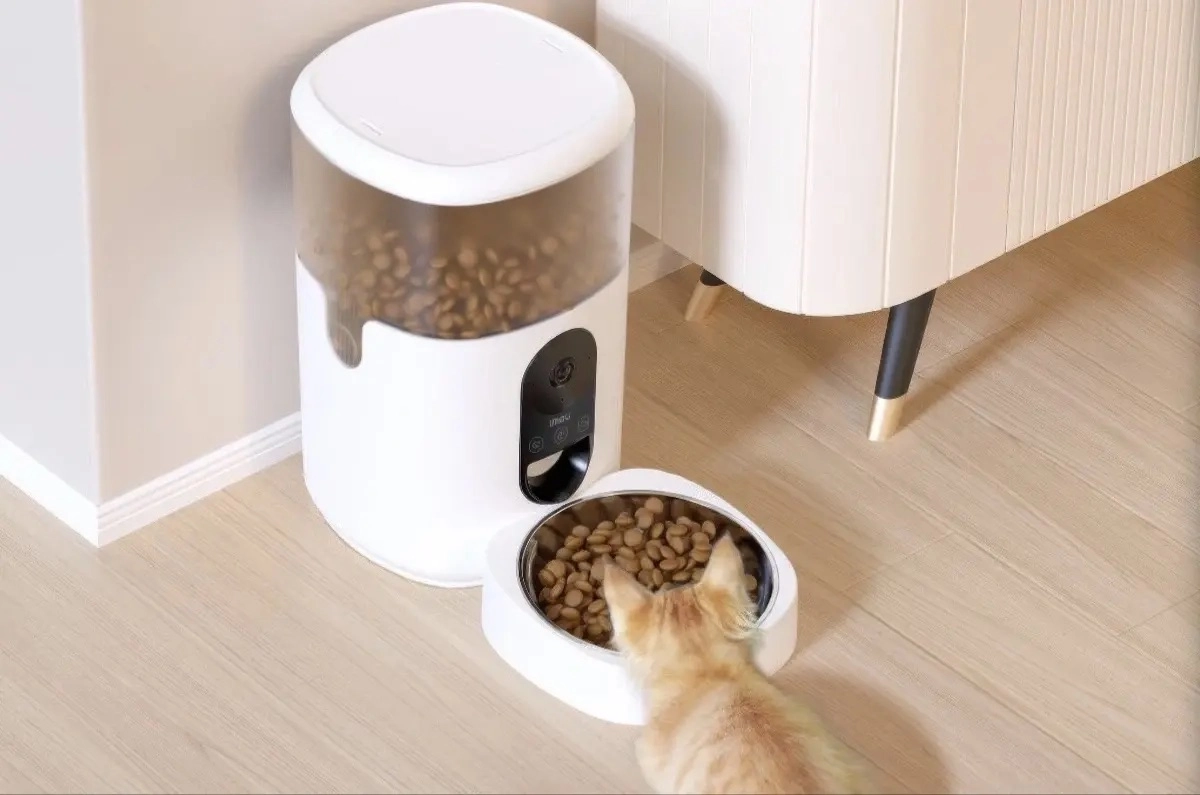 Votre chat a besoin d’un distributeur de croquettes automatique avec caméra, et j’en ai testé un !