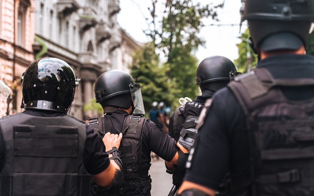 Elle poste une annonce immobilière en ligne et reçoit un raid de la police