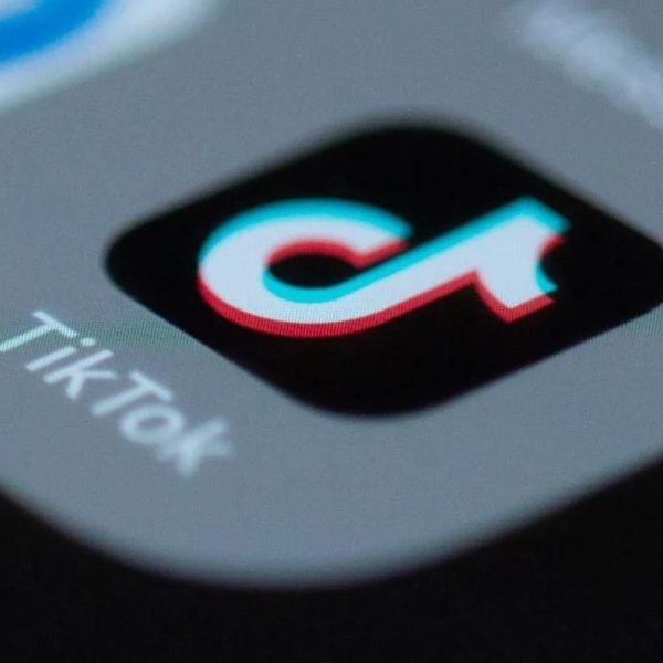 TikTok remplace ses modérateurs anglais par l’IA