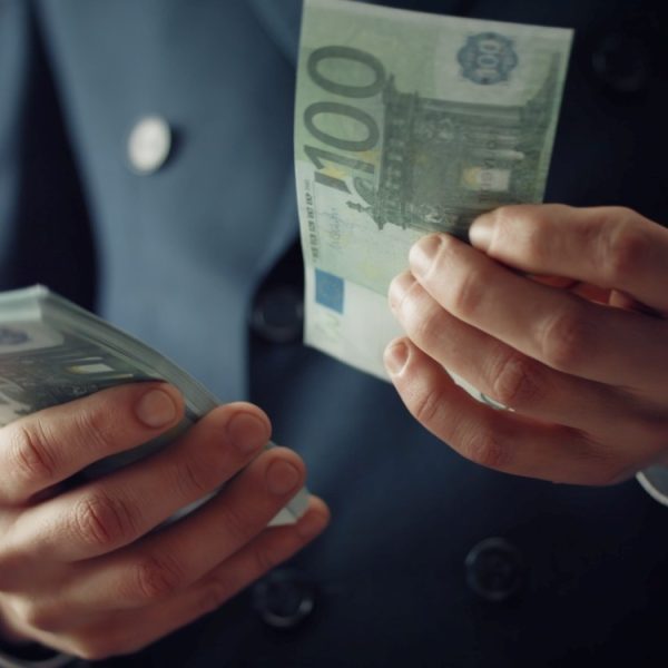 Les nouveaux milliardaires doivent tout à l’IA, mais c’est le reste du monde qui paie le prix fort