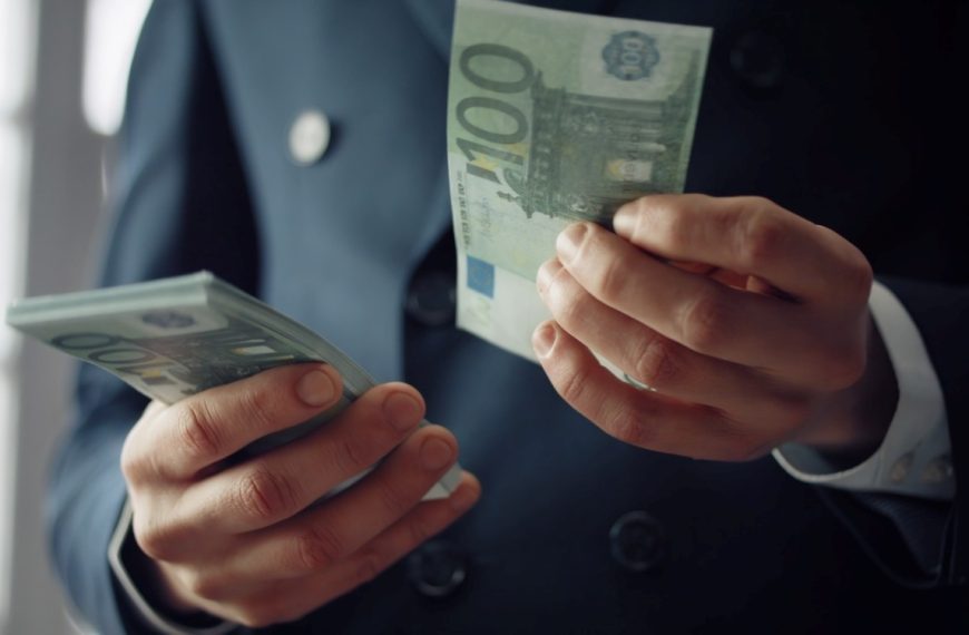 Les nouveaux milliardaires doivent tout à l’IA, mais c’est le reste du monde qui paie le prix fort