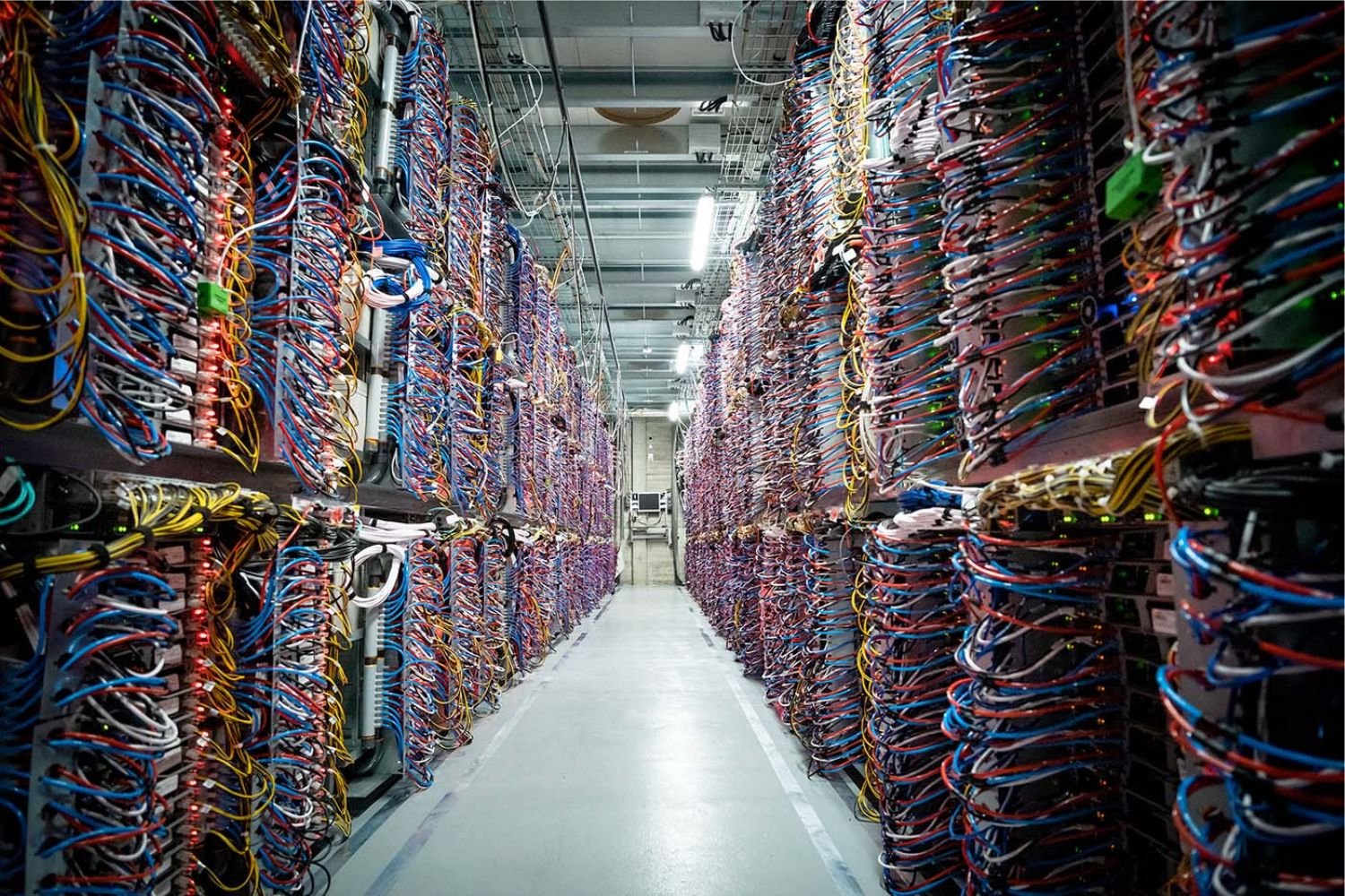 Quand l’IA consomme trop d’électricité, Google lève le pied dans ses data centers
